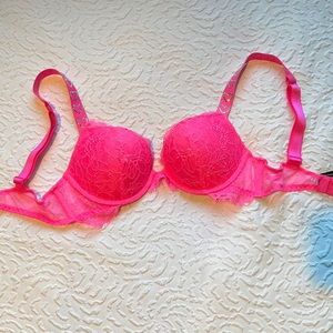 hot pink 💕 sparkle strap lace push-up bra
Victoria Secret